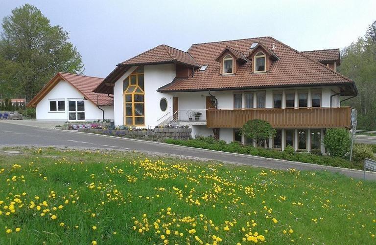 Dzt-Schwarzwaldhotel Garni Unterkirnach エクステリア 写真