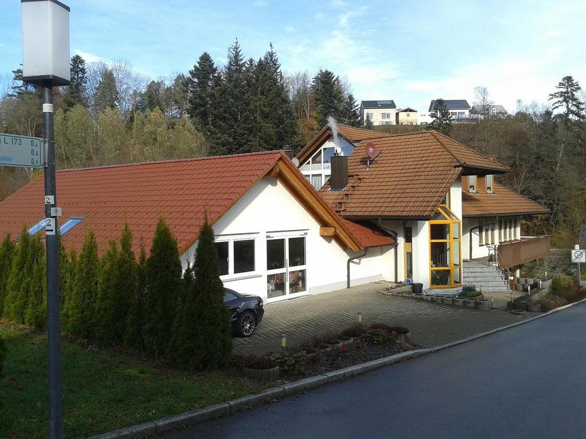 Dzt-Schwarzwaldhotel Garni Unterkirnach エクステリア 写真